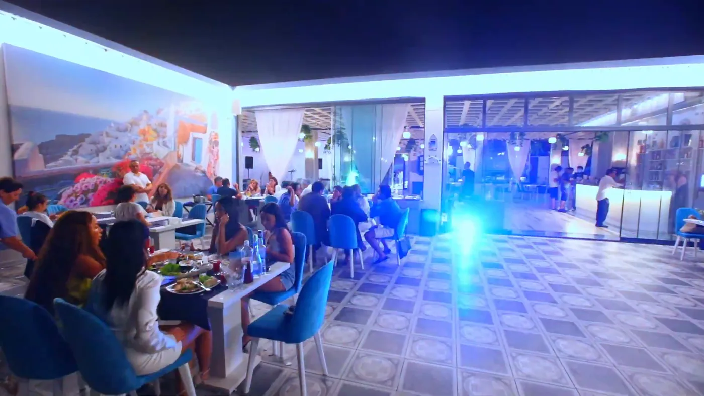 Evening: guests in the lit-up hall